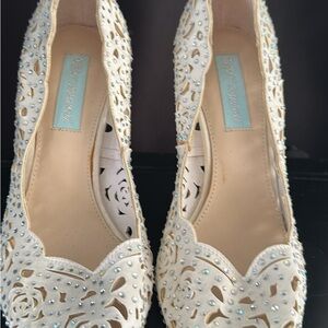 Elegant Cream Blue by Betsey Women's Shoes